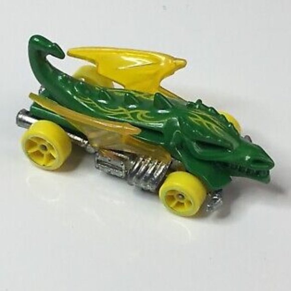 2014 Hot Wheels HW City Dragon Blaster Green W/ Yellow Wings - Picture 3 of 7